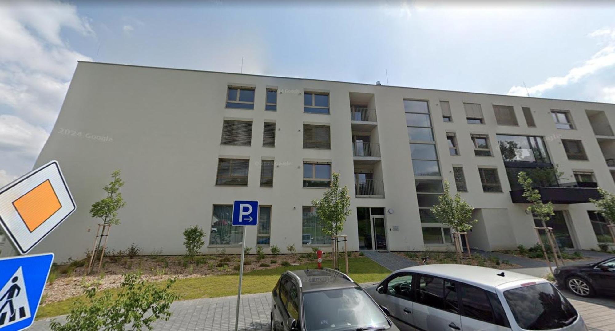 Alure Residences 9 & 24H Self Check-In, Private Parking In Front Of The Apartment Building Included, New Building, Terrace, The Apartment Building Has Its Own Park With A Lake And Outdoor Fitness, Children'S Playground, City Center Banská Bystrica Exteriör bild